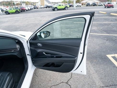 Used 2025 Hyundai Elantra Limited image 14