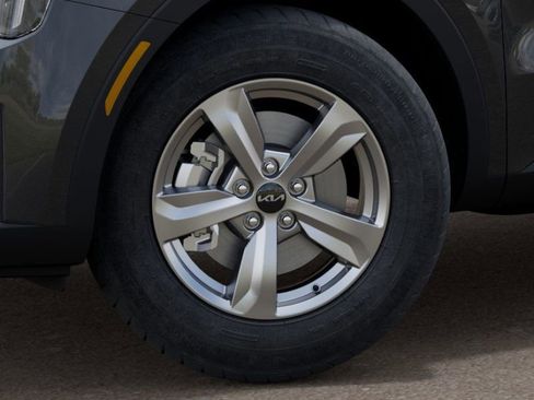Certified 2025 Kia Sorento LX image 9