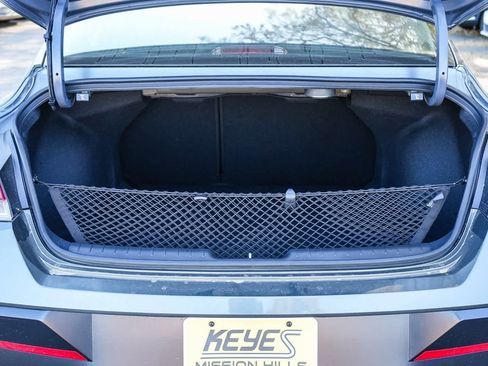 New 2025 Hyundai Elantra Limited image 16