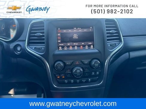 Used 2019 Jeep Grand Cherokee Laredo AWD/4WD image 17