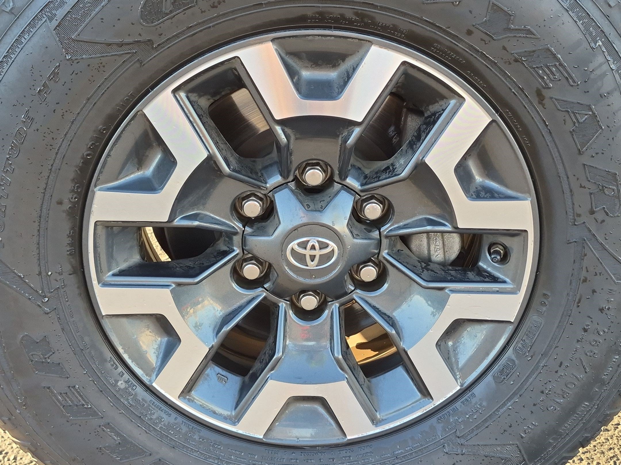 Used 2018 Toyota Tacoma TRD Off-Road w/ Technology Package RWD image 11