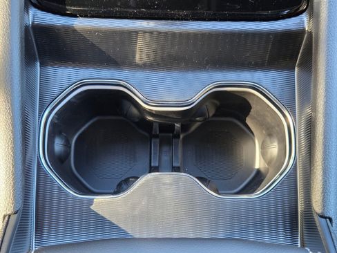 New 2025 Jeep Grand Cherokee Altitude image 12