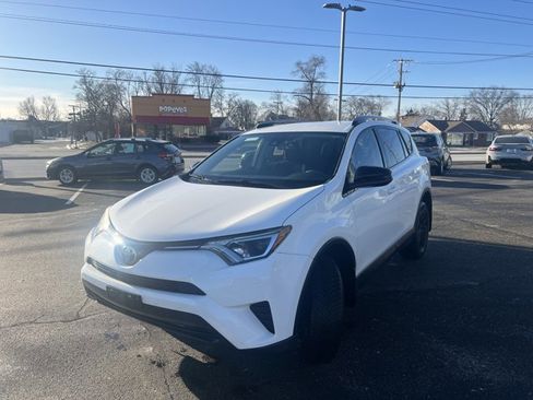 Used 2017 Toyota RAV4 LE image 2