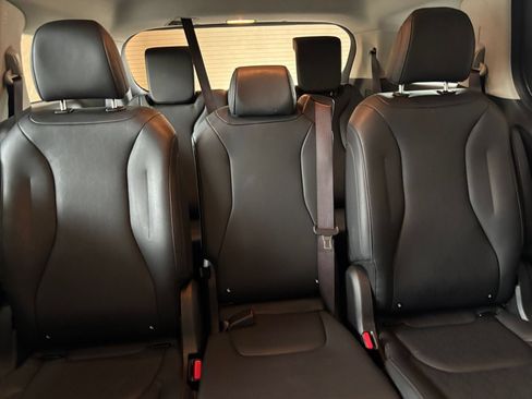 Used 2026 Kia Carnival FWD image 40