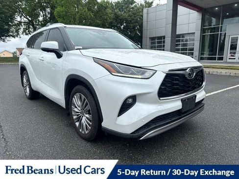 Used 2023 Toyota Highlander Platinum AWD/4WD image 1