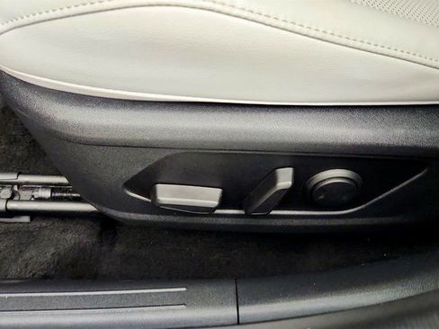 Used 2023 Hyundai Elantra Limited FWD image 12