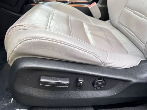 Used 2020 Honda CR-V Touring image 14