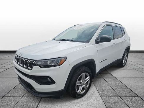 Used 2024 Jeep Compass Latitude AWD/4WD image 1