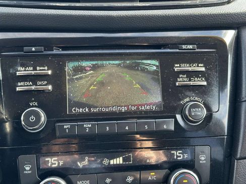 Used 2017 Nissan Rogue SV FWD image 30