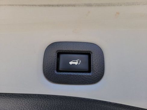 Used 2018 Nissan Rogue SL w/ Premium Package FWD image 7