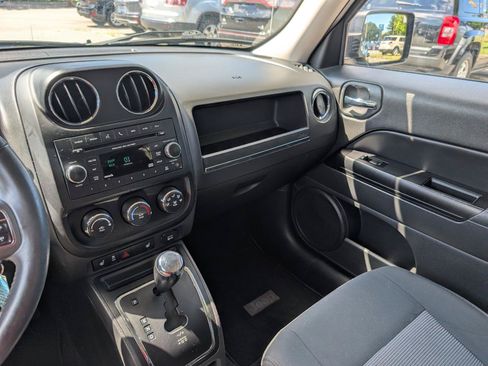 Used 2011 Jeep Patriot Latitude FWD image 19