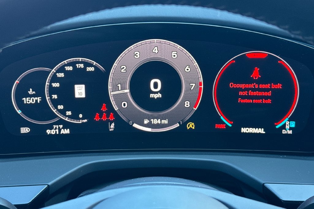 Used 2024 Porsche Panamera RWD image 30