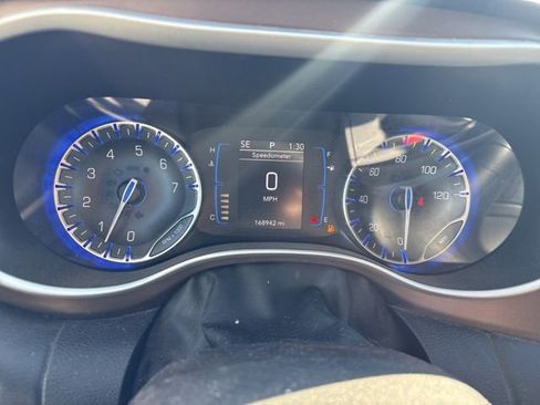 Used 2017 Chrysler Pacifica Touring Plus w/ Tire & Wheel Group image 6