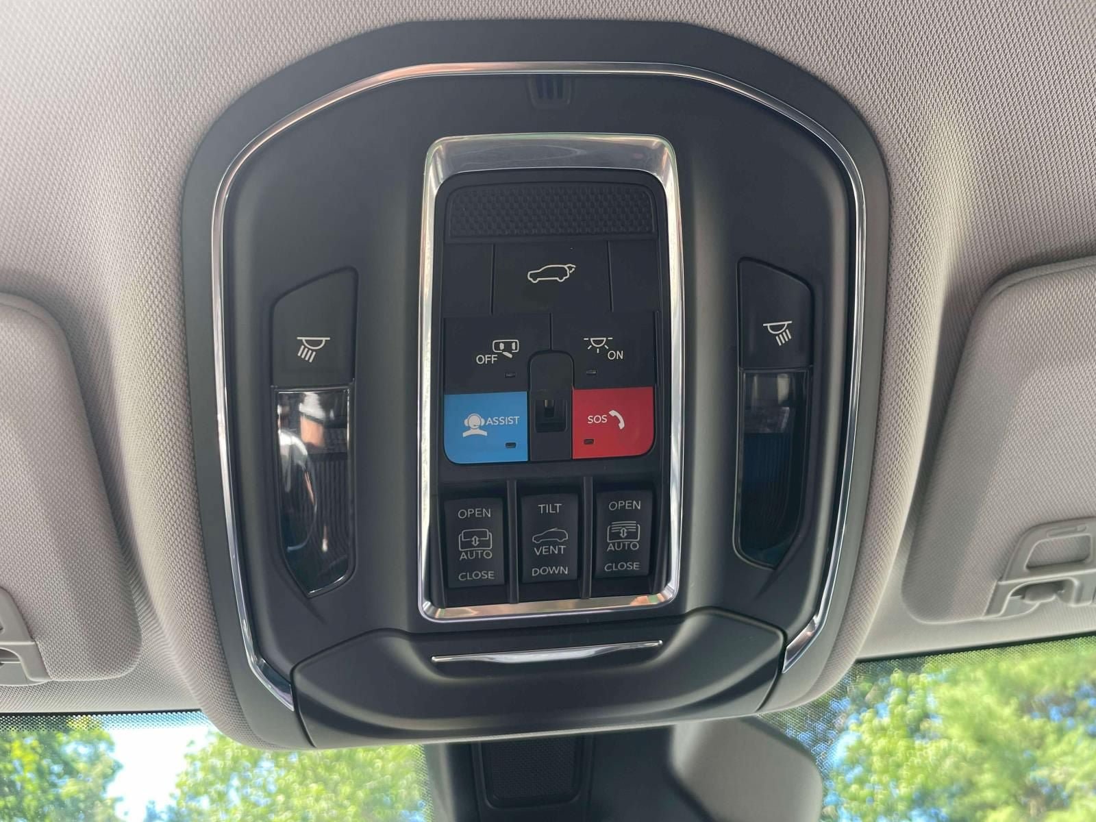Used 2023 Jeep Grand Cherokee Limited AWD/4WD image 32