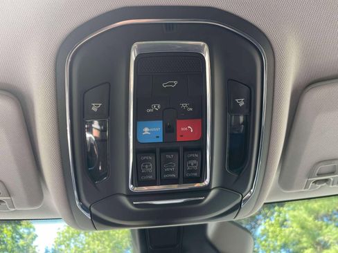 Used 2023 Jeep Grand Cherokee Limited AWD/4WD image 32