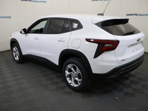 New 2026 Chevrolet Trax LS w/ LS Convenience Package FWD image 10