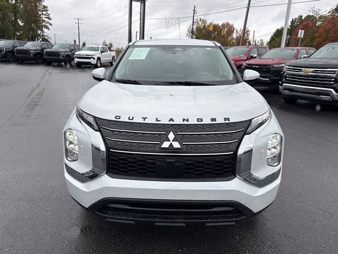 Used 2023 Mitsubishi Outlander ES image 8