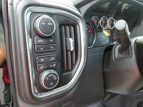 Used 2020 Chevrolet Silverado 1500 LT Trail Boss w/ Midnight Edition AWD/4WD image 26