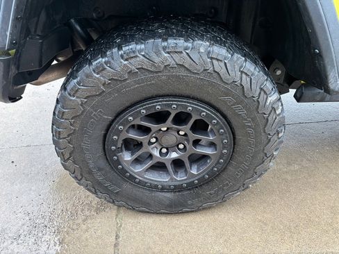 Used 2022 Jeep Wrangler Sport image 32