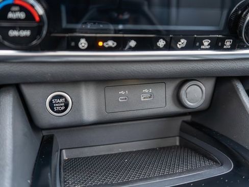 Used 2022 Nissan Rogue SV w/ SV Premium Package image 31