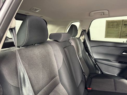 Used 2025 Nissan Rogue SV image 27