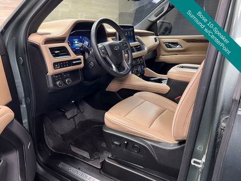Used 2024 Chevrolet Suburban Premier w/ Premium Package 2 AWD/4WD image 3