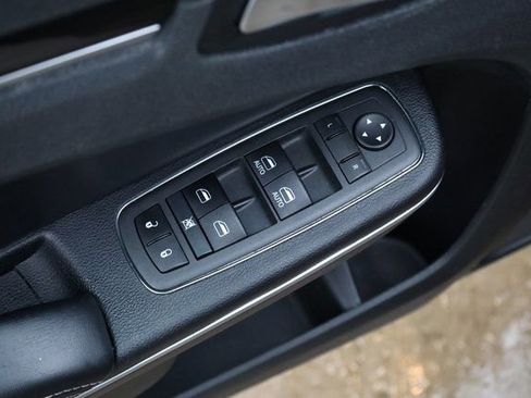 Used 2022 Chrysler 300 S image 12