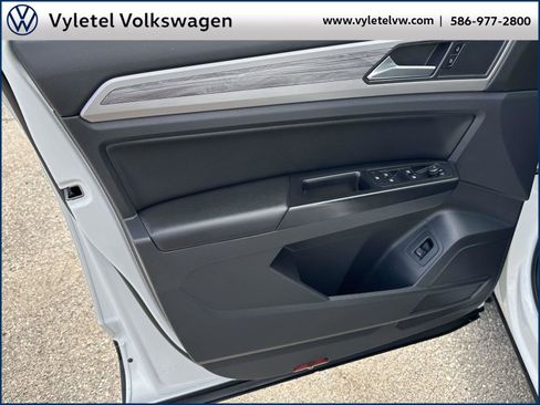 Used 2020 Volkswagen Atlas Cross Sport SE image 16