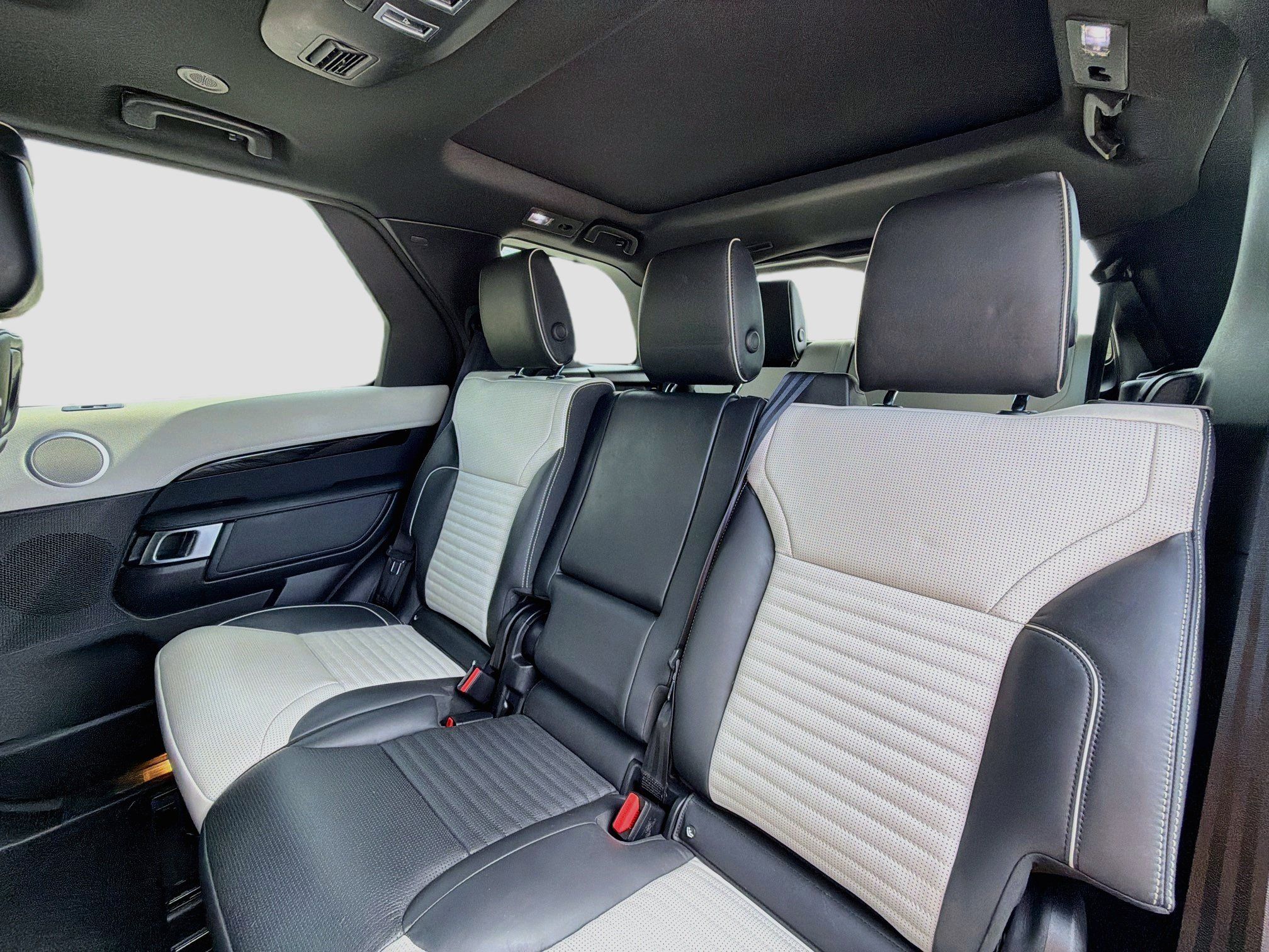 Used 2022 Land Rover Discovery S R-Dynamic AWD/4WD image 23