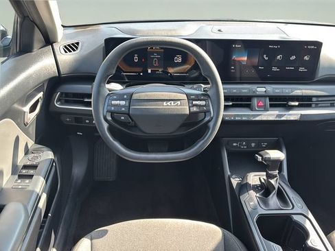 Used 2025 Kia K4 FWD image 15