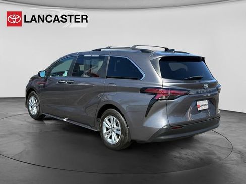 Certified 2022 Toyota Sienna XLE w/ XLE Plus Package FWD image 5