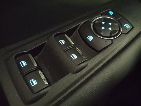 Used 2020 Ford Edge SE image 27