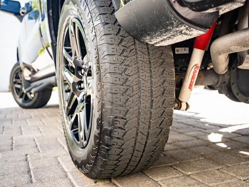 Used 2024 Chevrolet Silverado 1500 LT Trail Boss w/ Convenience Package II image 39