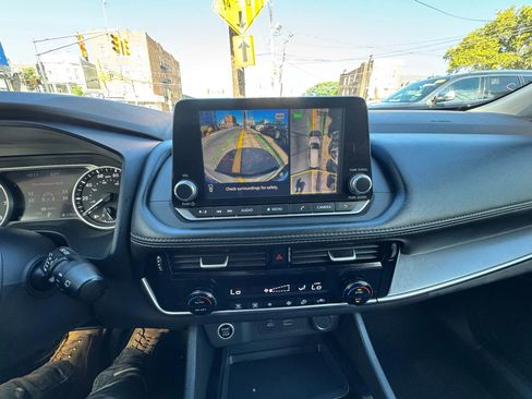 Used 2021 Nissan Rogue SV image 26