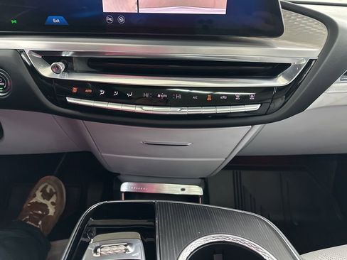 Certified 2025 Cadillac Lyriq Luxury image 41