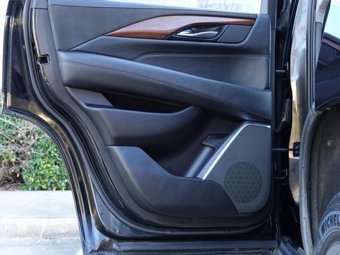 Used 2020 Cadillac Escalade Luxury image 38