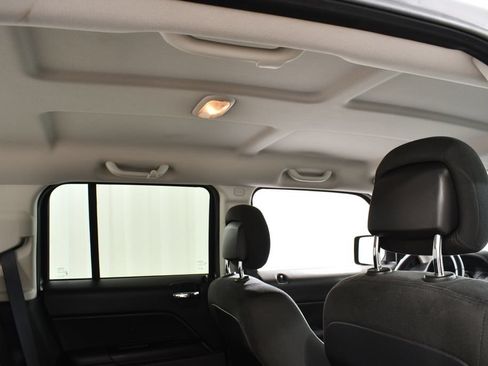 Used 2017 Jeep Patriot Latitude FWD image 18