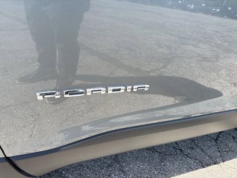 Used 2023 GMC Acadia SLT w/ Technology Package FWD image 22