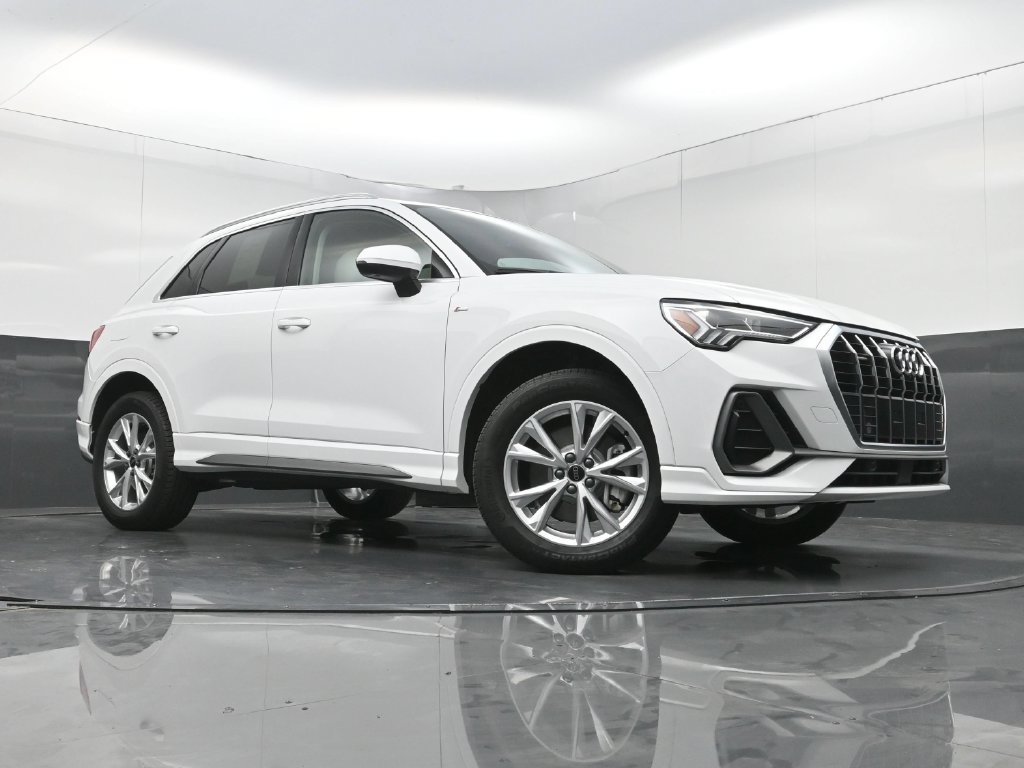 Used 2025 Audi Q3 2.0T Premium Plus w/ Premium Plus Package AWD/4WD image 24