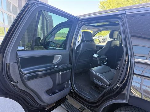 Used 2025 Ford Expedition Platinum AWD/4WD image 33