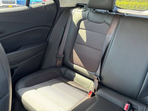 Used 2025 Chevrolet Trax LT w/ LT Convenience Package FWD image 33