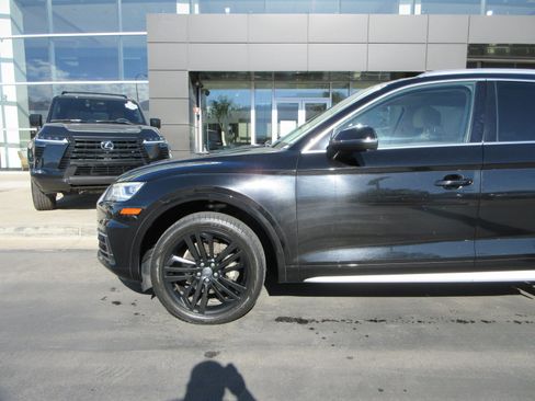 Used 2018 Audi Q5 2.0T Premium Plus w/ Premium Plus Package AWD/4WD image 2