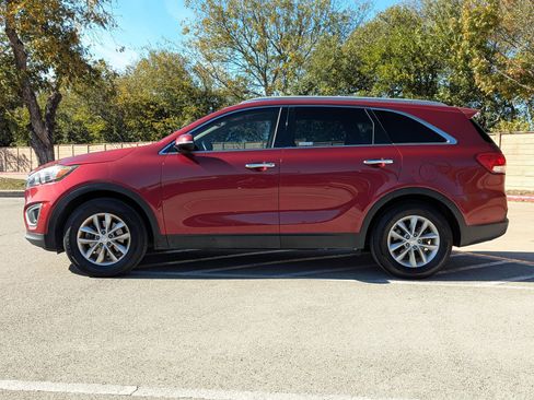 Used 2016 Kia Sorento LX w/ LX Convenience Package image 5