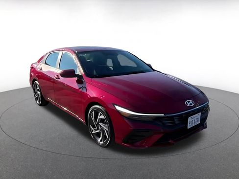 Used 2025 Hyundai Elantra SEL image 3