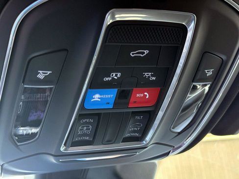 New 2025 Jeep Grand Cherokee L Altitude image 19