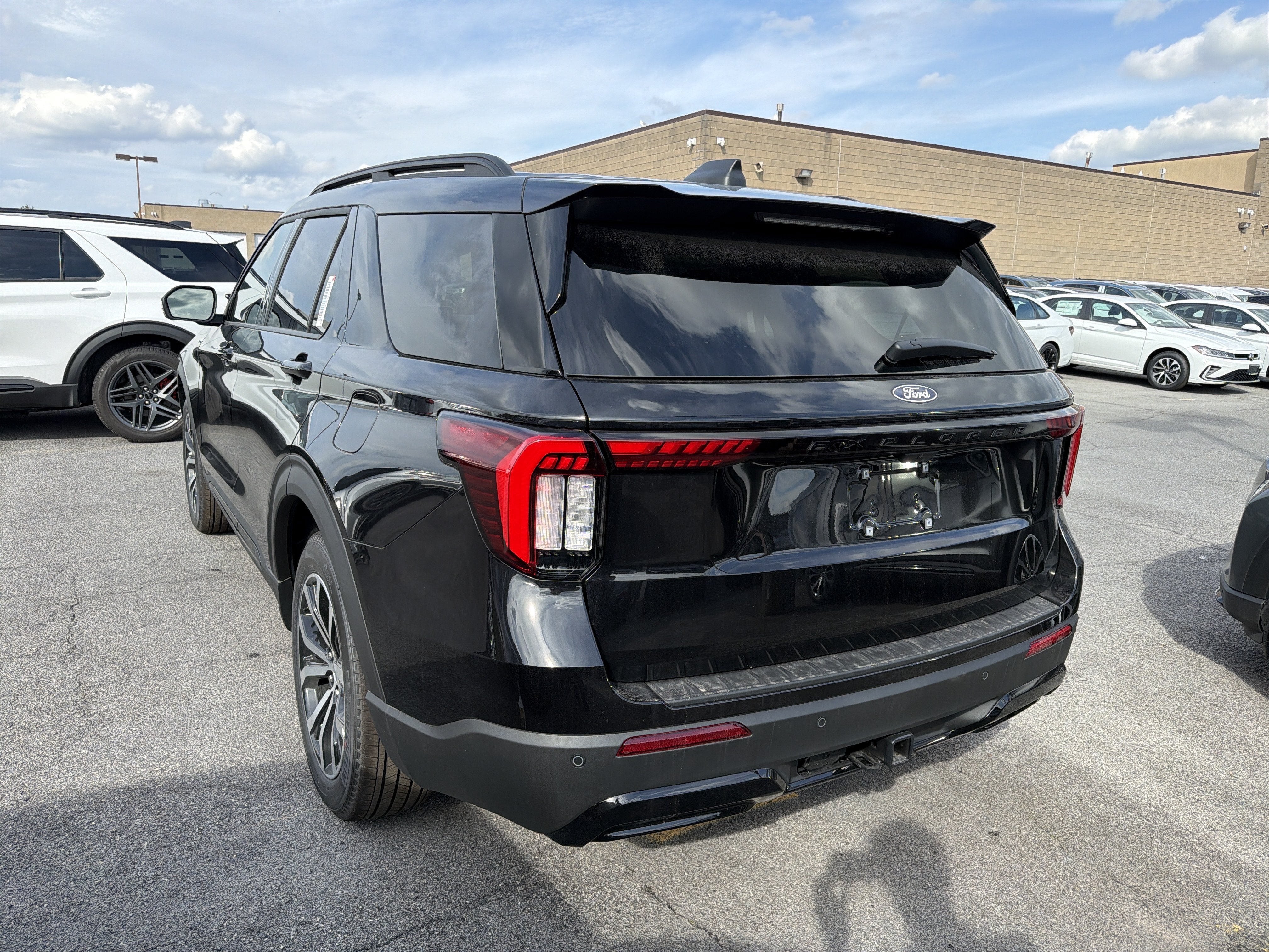 New 2027 Ford Explorer ST-Line AWD/4WD image 5