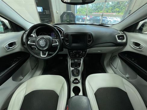 Used 2020 Jeep Compass Latitude FWD image 23
