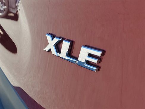 Used 2020 Toyota RAV4 XLE image 6