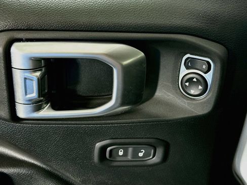 Used 2020 Jeep Gladiator Rubicon w/ LED Lighting Group AWD/4WD image 21