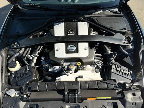 Used 2009 Nissan 370Z Coupe RWD image 17